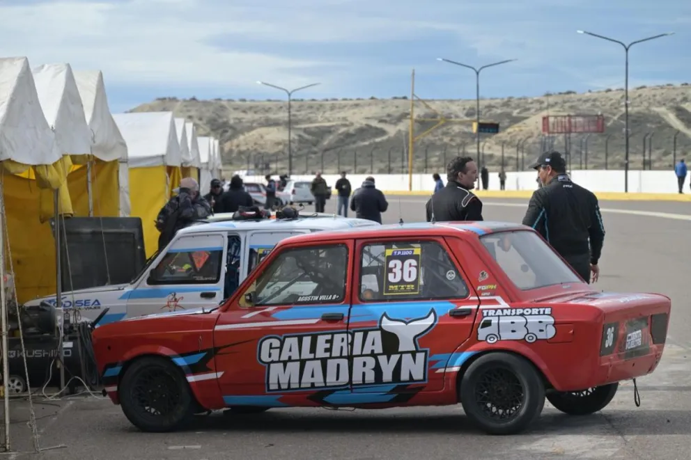 Se corre este sábado y domingo la sexta fecha del campeonato provincial de automovilismo en el autódromo Mar y Valle de Trelew. (Fotos: Daniel Feldman)