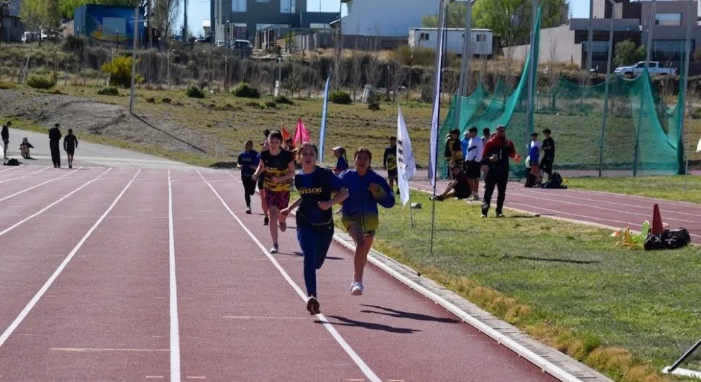 El dirigente nacional Ramón Flores quedó como presidente de la Asociación de Atletismo del Sur del Chubut con mandato por dos años. (Fotos:  A.A.S.Ch)