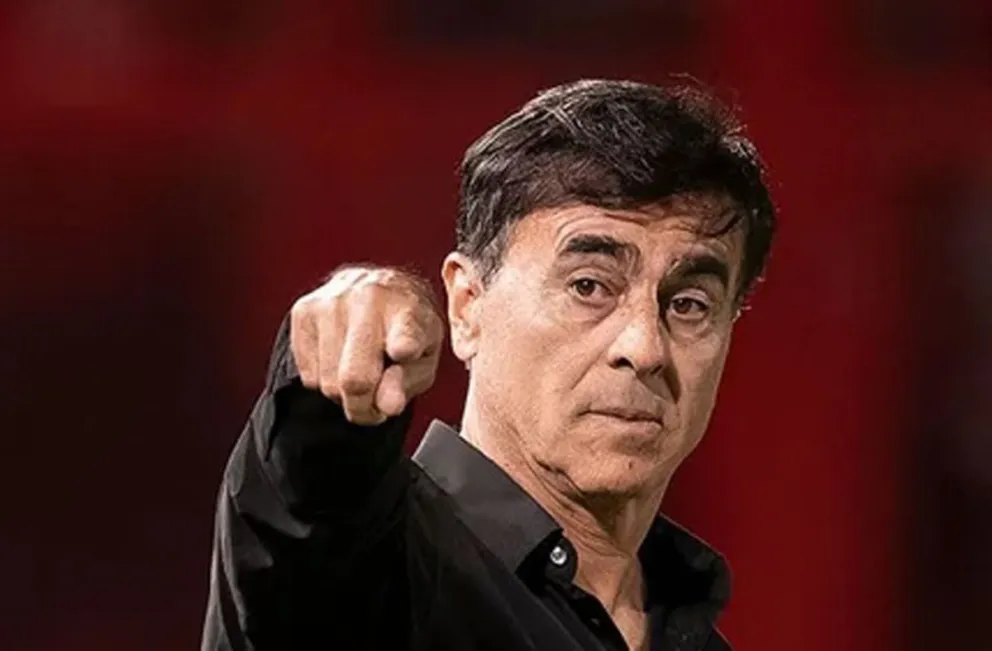 La dirigencia de Independiente decidió este jueves despedir a Gustavo Quinteros de su cargo como entrenador del primer equipo, luego de la goleada 4-0 sufrida ante Atlético Tucumán en Rosario.