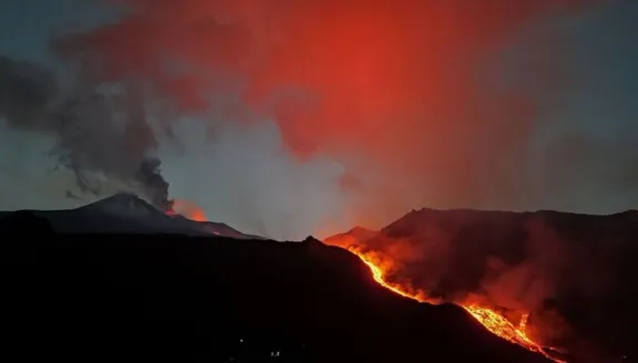 El volcán Etna provoca el mayor caos aéreo en Catania de las últimas dos décadas