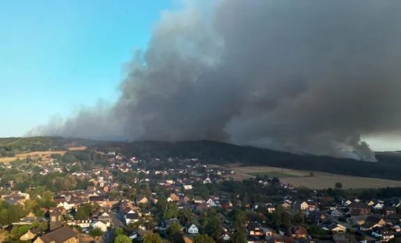 Evacúan a más de 2.000 personas por un incendio forestal fuera de control en Alemania