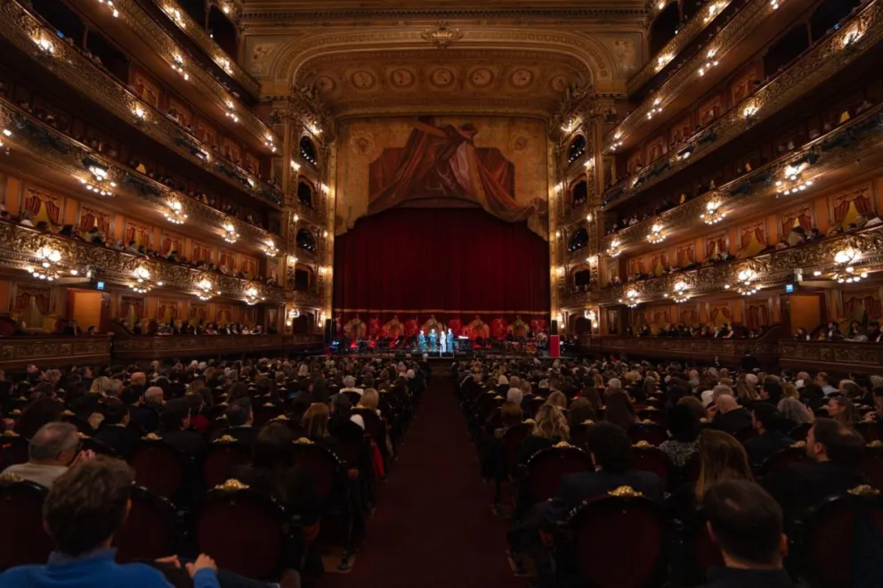El Teatro Colón se llenó para celebrar los 70 años de la Cooperadora del Hospital de Niños Dr. Ricardo Gutiérrez. ©MILWATTS