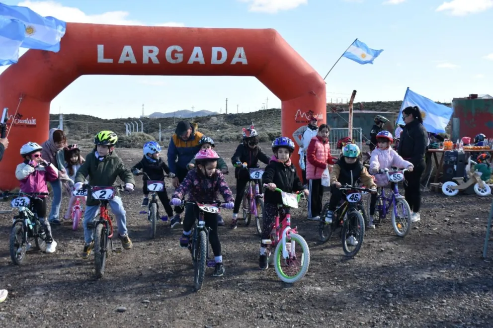 En el Mes de las Infancias los chicos se diviertieron y festejaron en pruebas organizadas por el equipo Zorrito Bike & Running.