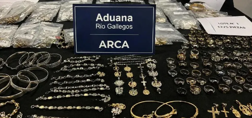 Anillos, aros, dijes y pulseras: qué se podrá comprar en la subasta de la Aduana.