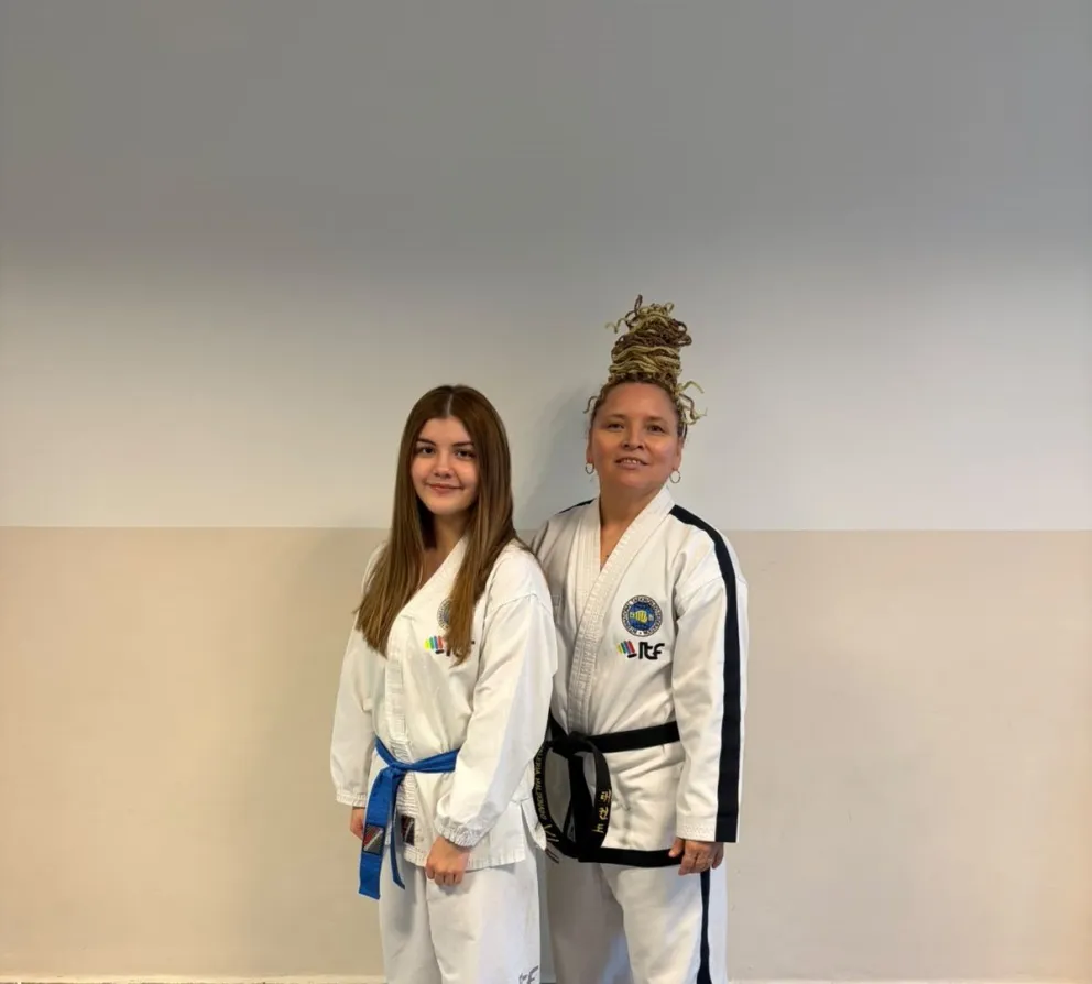 Valeria Maldonado (VI Dan) y Maia Poveda intensifican su preparación rumbo al Mundial de Taekwon-Do en España. 