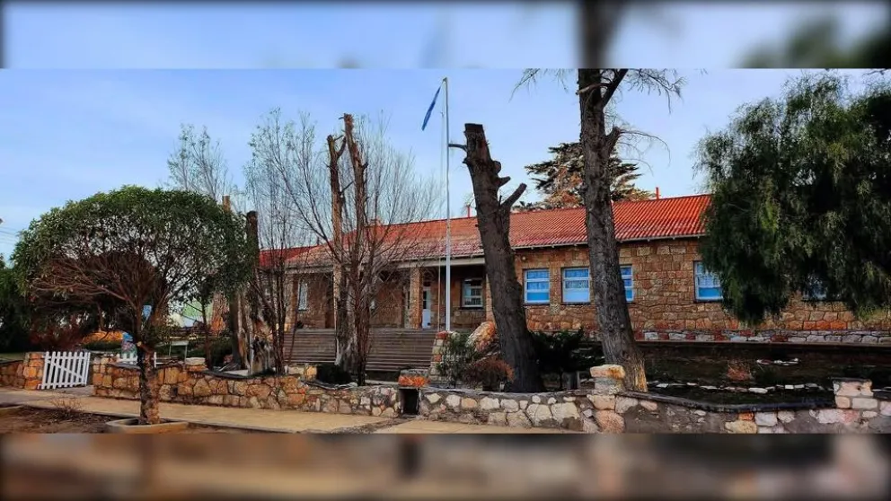 Escuela 721 de Camarones.
