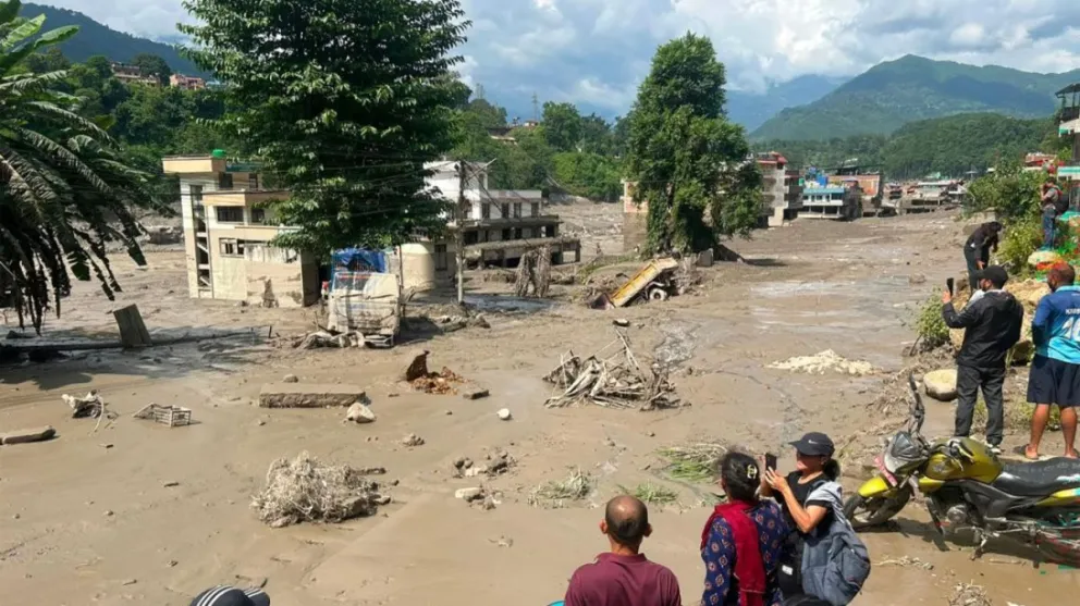 Más de 160 muertos, casas destruidas, caminos inundados y más de 1.000 desaparecidos en Nepal.
