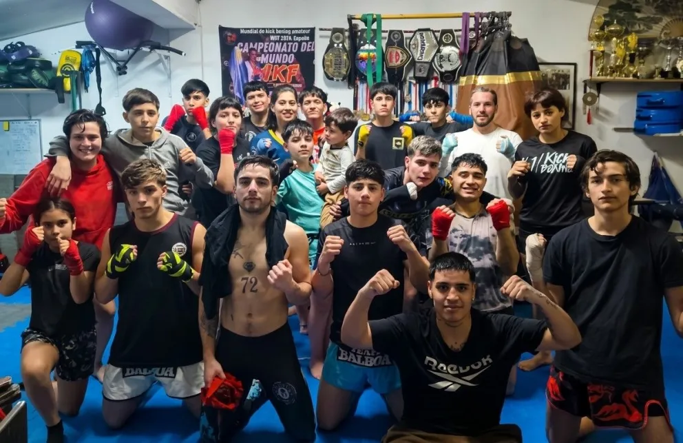 Damián Gulliver Alcaraz director del Dojo Serpiente llegará a Comodoro, la academia que tiene 180 sedes en todo el país. Escuela de Kick Boxing, Muay Thai, K-1 Rules y Full Contact.