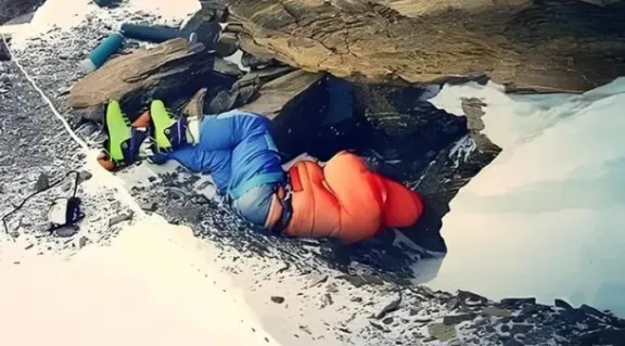 Misión Everest: la India planea rescatar el cuerpo de "Botas Verdes" a 8.500 metros y revela su verdadera identidad