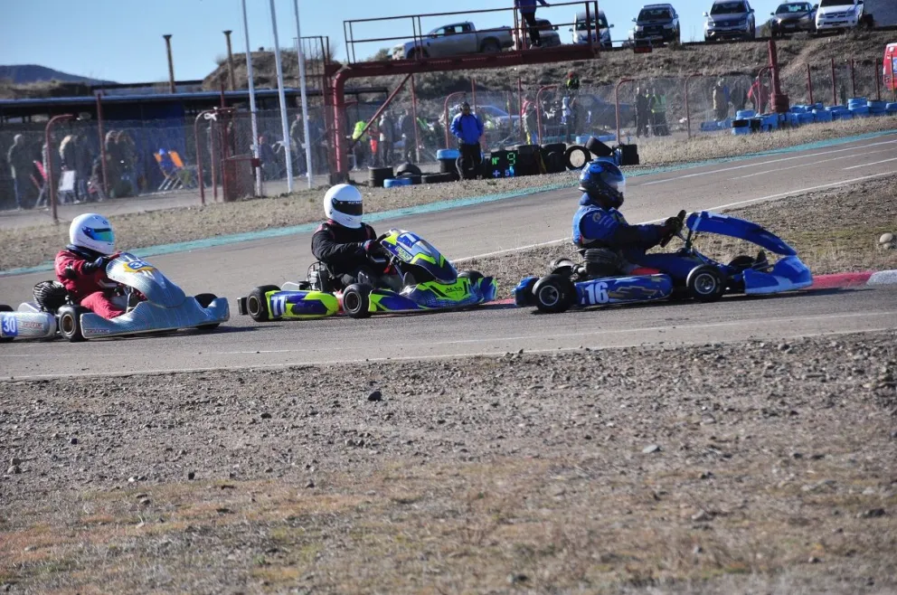 Faltan un total de tres fechas para terminar la temporada de karting de la AKPS en Comodoro Rivadavia.