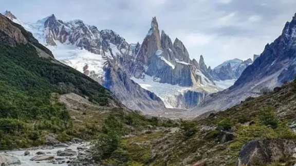 Investigadores del CONICET advierten por el riesgo de aluvión en El Chaltén ante el eventual colapso de una ladera del Cerro Solo