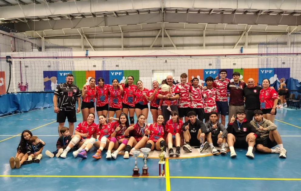 Los equipos masculino y femenino categoría Mayores de Savio Vóley Club está en plena preparación rumbo al Campeonato Regional de Vóley.