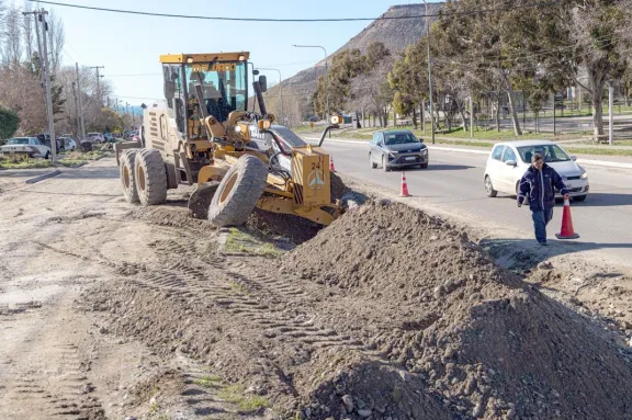 Se concretaron tareas de mantenimiento vial en Avenida Fray Luis Beltrán