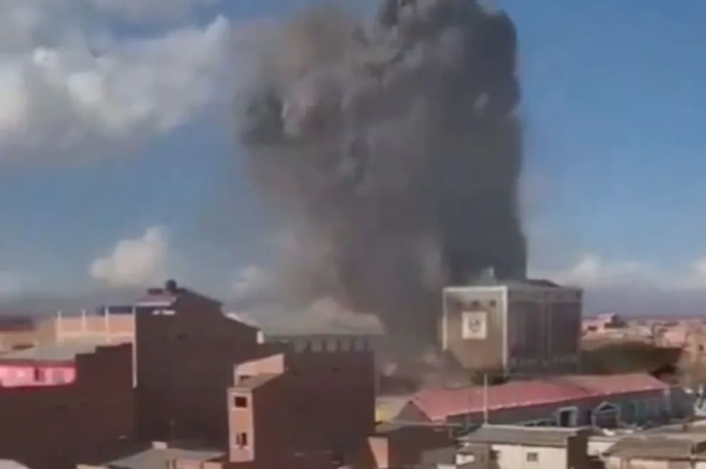 El incidente provocó daños materiales en viviendas ubicadas en las inmediaciones del recinto militar