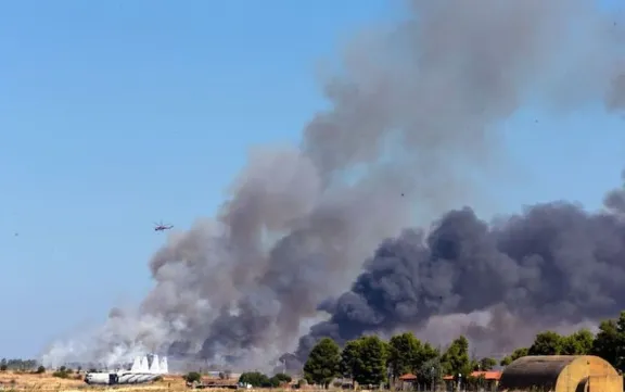 Grecia: dos pilotos mueren al estrellarse un avión en exhibición aérea en Atenas