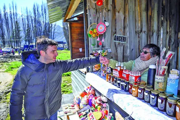 El Hoyo celebró su 73° aniversario con anuncios de obras y nuevos servicios