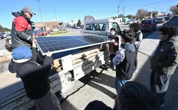 La Escuela Politécnica N° 702 de Rawson sumó paneles solares y Chubut avanza hacia el uso de energías renovables en escuelas
