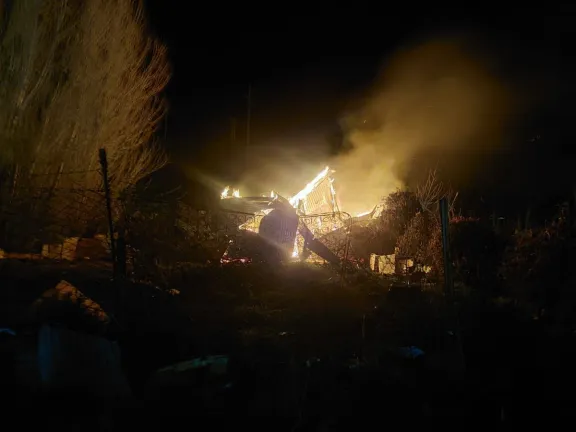 Bomberos y la Policía intervinieron por un incendio en un quincho del barrio Zona de Quintas