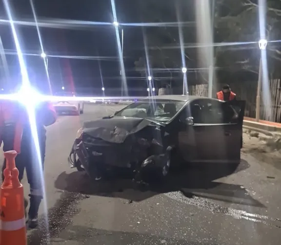 Choque en cadena en la curva del Chalet Huergo: Tres vehículos secuestrados y un conductor prófugo