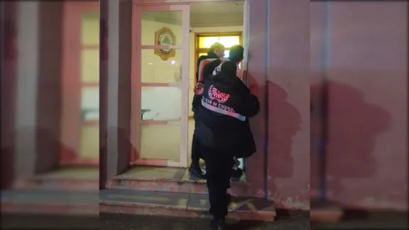Provocó disturbios en un boliche céntrico, quiso pelear con los policías y terminó detenido