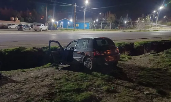 Manejaba borracho, no vio la curva y chocó en el barrio San Cayetano: Arrojó 1,55 g/l de alcohol