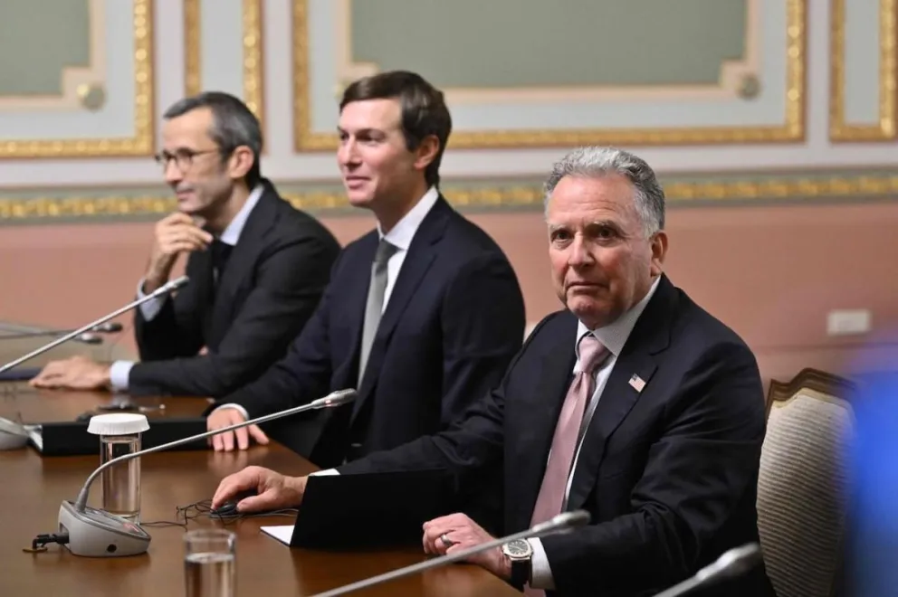 Los enviados especiales de Estados Unidos, Steve Witkoff (derecha), Jared Kushner (centro) viajaron a Kiev para tener un encuentro con el presidente ucraniano, Volodimir Zelensky