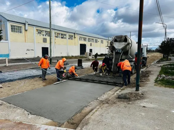 Con el aporte de los vecinos, Playa Unión avanza con la pavimentación de Rodrigo de Isla y Zorrilla Sánchez