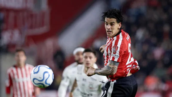Estudiantes igualó ante Corinthians y definirá la serie en Brasil