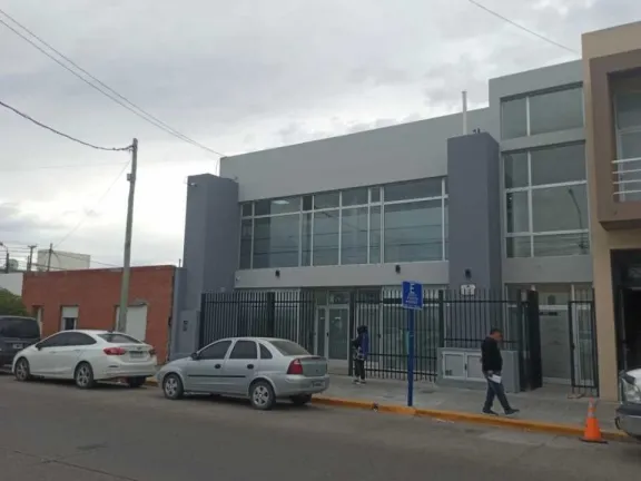 Dictaron un mes de prisión preventiva a un hombre con frondoso prontuario por violar un domicilio en Rawson