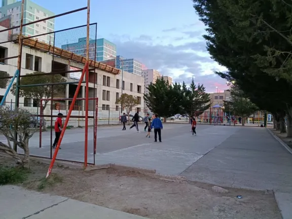Vecinos de Las Torres reclaman arreglos en la Plaza de las Naciones para evitar accidentes