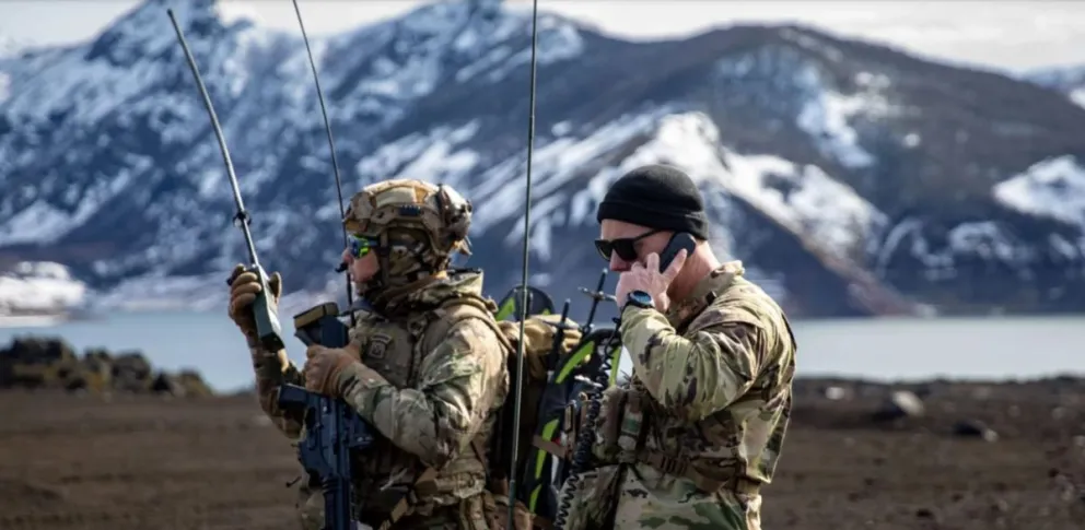 Preocupación por presencia militar extranjera en Tierra del Fuego / Imagen publicada por las fuerzas militares estadounidenses en septiembre de 2025, frente al Canal Beagle.

