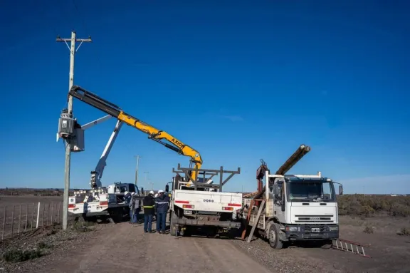 Avanzan las obras para llevar energía eléctrica a más vecinos de Chacra 34