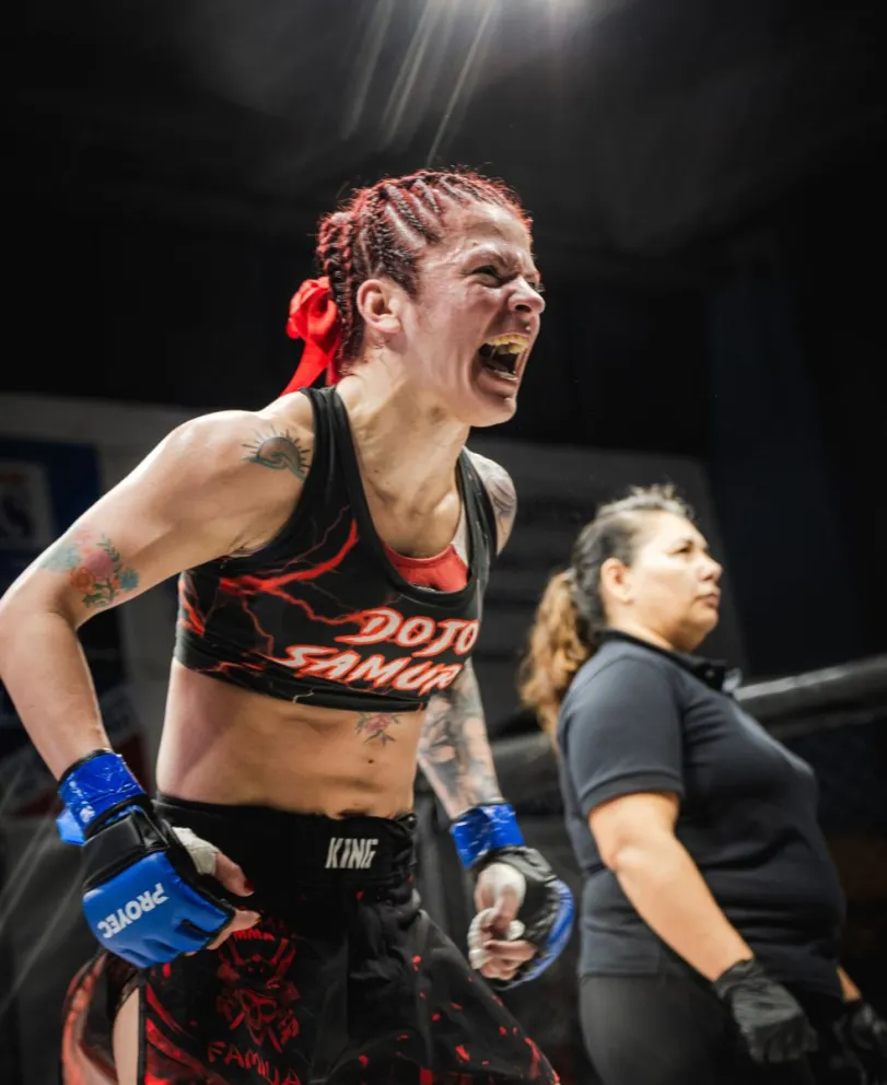 La peleadora de MMA de Comodoro Rivadavia se prepara para otro desafío internacional junto a su entrenador Axel Hernández.