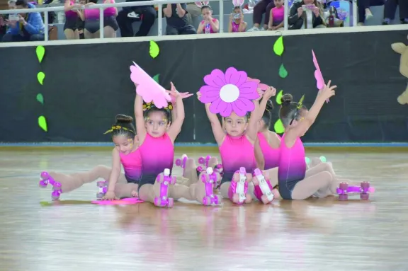 Éxito rotundo en el encuentro "Olitas 2026": más de 70 patinadores se citaron en Comodoro