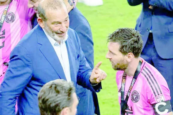 "Conmigo no": el tenso cruce de Lionel Messi con el comisionado de la MLS en la coronación ante Cruz Azul