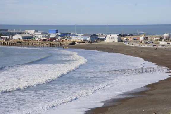 Trágico desenlace tras un rescate en la costanera de Comodoro: falleció una mujer de 78 años