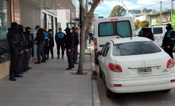 Allanamientos en Trelew: desarticulan la banda que planificó el violento asalto a la joyería