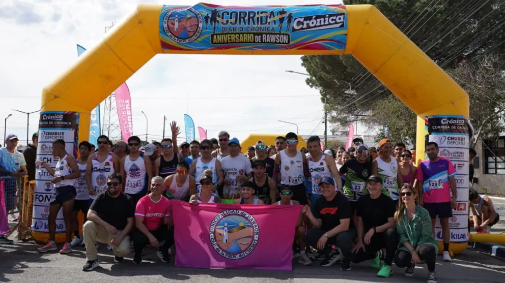 Eulalio "Coco" Muñoz 48:29 y Evangelina "Vanshi" Thomas 1:02.09  fueron los vencedores de los 16K Corrida de Crónica en Rawson.