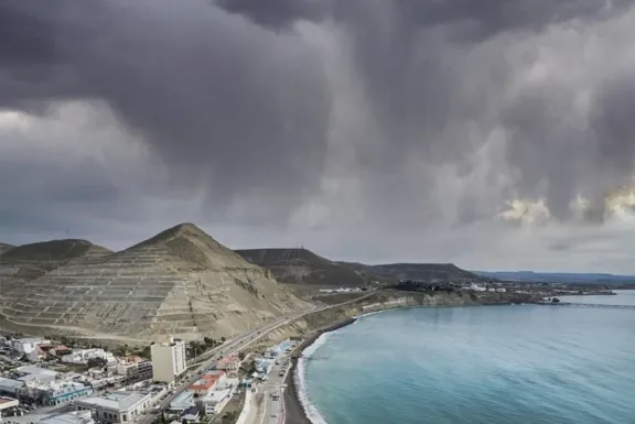 Frente de tormentas y frío polar: el invierno se despide con un severo temporal en Comodoro y Rada Tilly