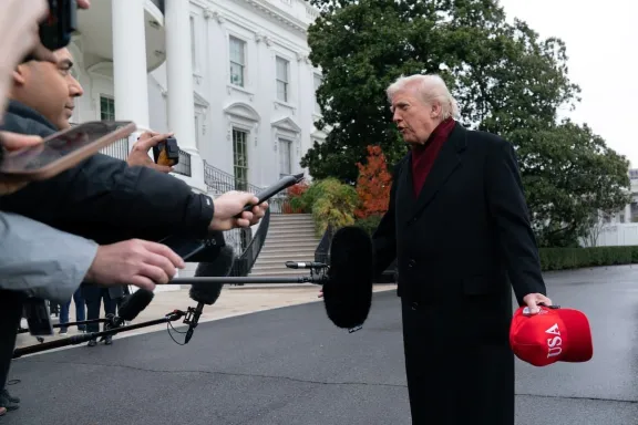 El Gobierno de Donald Trump prohibió el acceso a la Casa Blanca a tres medios de comunicación