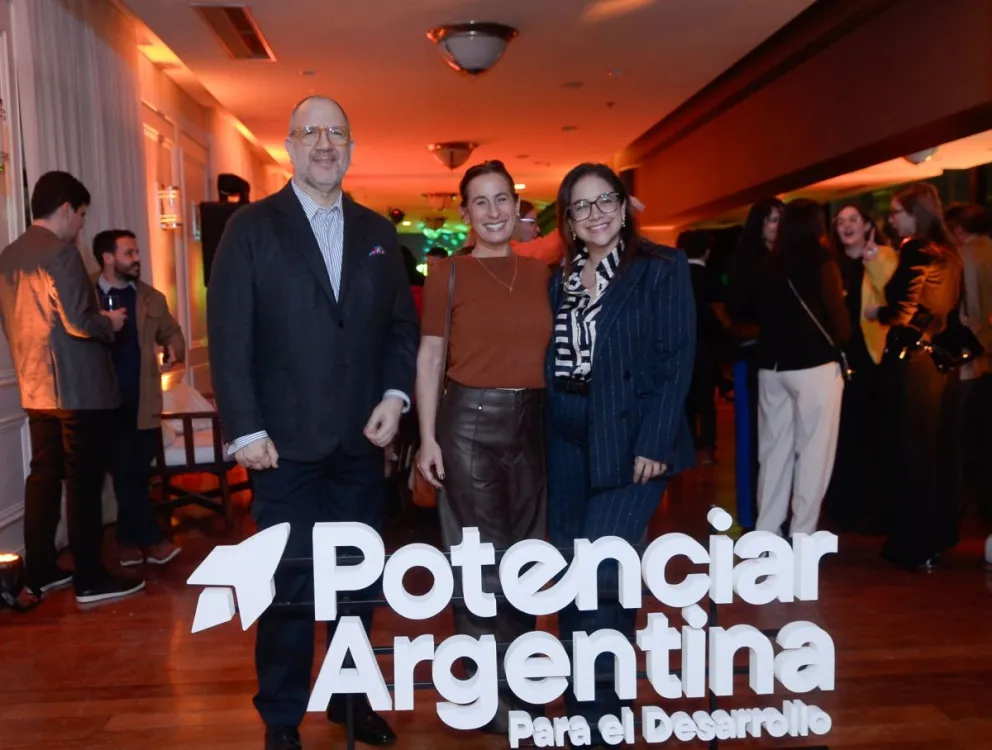 Fabián Perechodnik, Micaela Méndez y Natalia Olmos (Foto: Fernando Pérez Re).