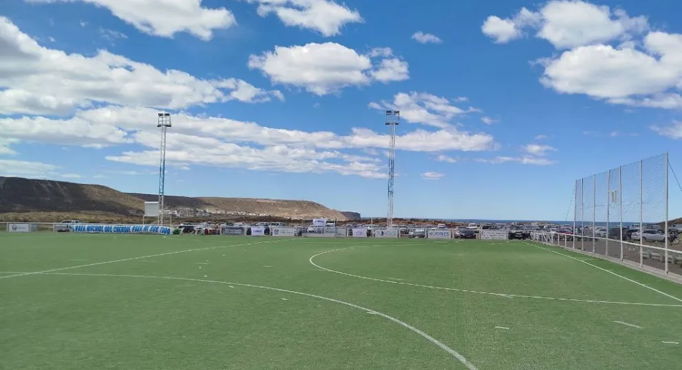 Cancha de césped sintético de hockey de Chenque Rugby Club en Rada Tilly.