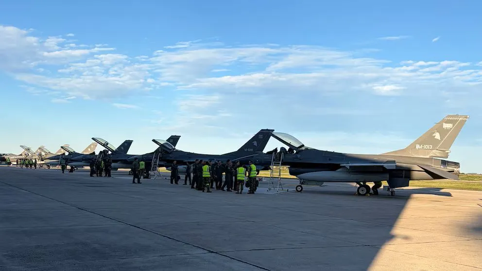 Las seis nuevas aeronaves que arribaron al país.