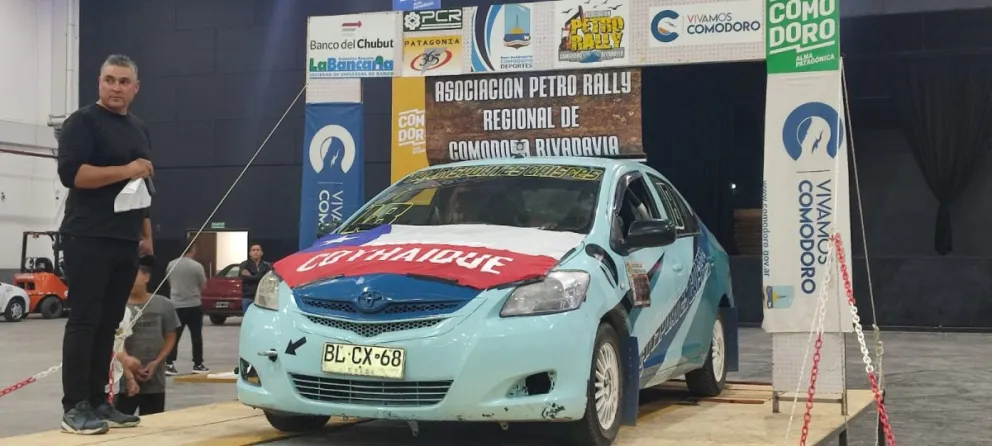 El presidente de la Asociación Petro Rally de Comodoro Rivadavia Cesar Lalik y su hijo Facundo se preparan para correr en Chile.