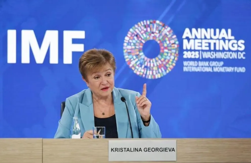 La directora del Fondo Monetario Internacional (FMI), Kristalina Georgieva, afirmó que, incluso si el conflicto en el Golfo terminara pronto, los elevados precios de la energía probablemente persistirían durante algún tiempo.