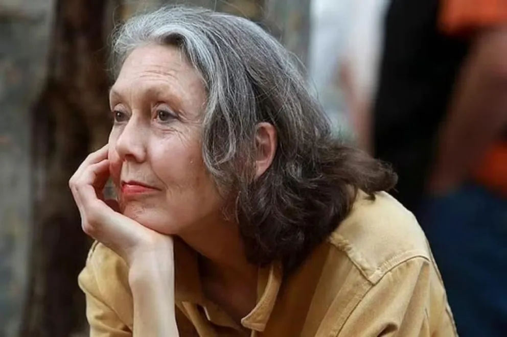 Anne Carson publicó su primer libro en 1986.