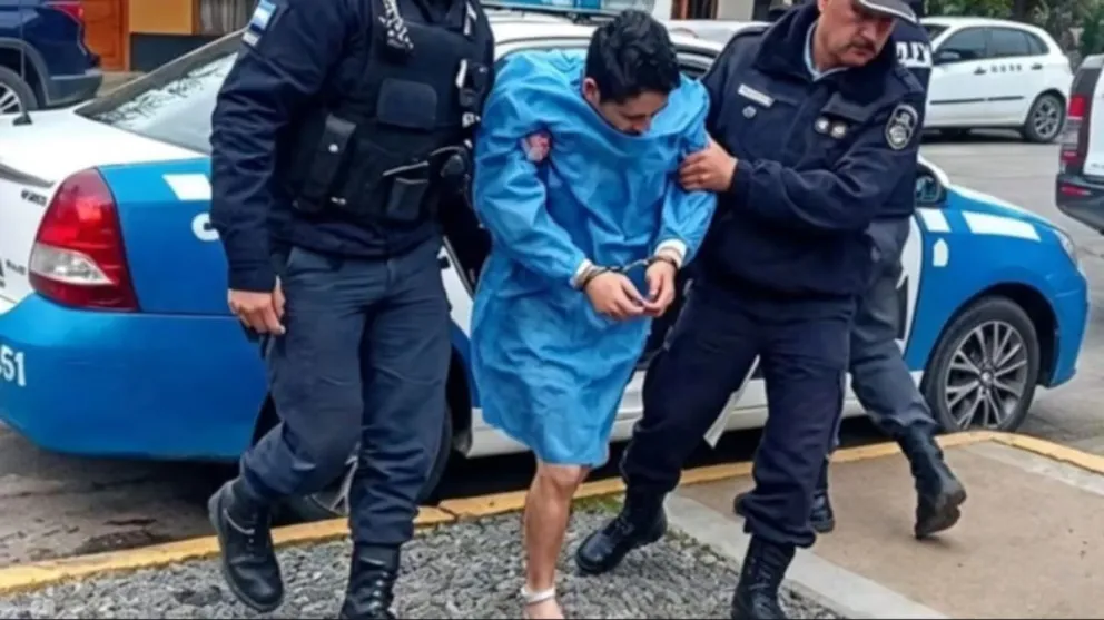 Carlos Arias fue trasladado a la Comisaría 23, acusado por el crimen de su hija Bakari. (Foto: gentileza Lacar Digital).
