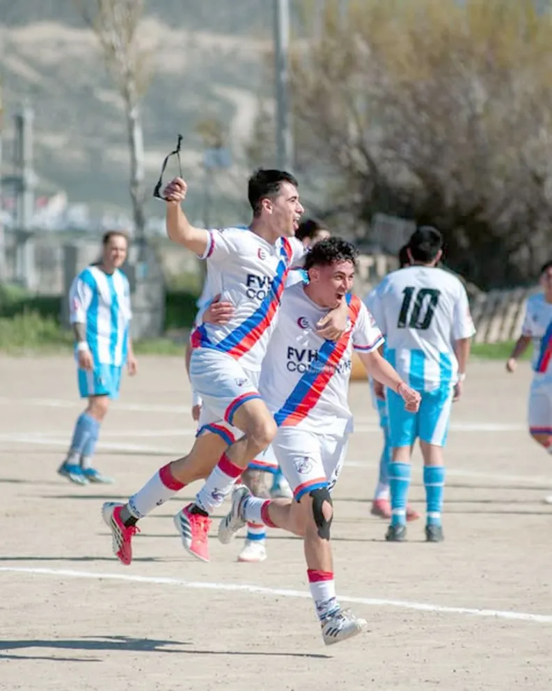 El festejo de Maxi Hraste. Cortesía: Face Ciudadela de Comodoro.
