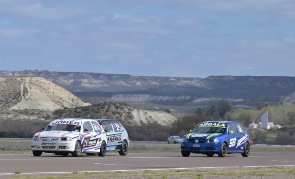 La ciudad de Trelew vivió dos jornadas apasionantes de automovilismo provincial en el autódromo Mar y Valle de Trelew. (Fotos: SERGIO ESPARZA).