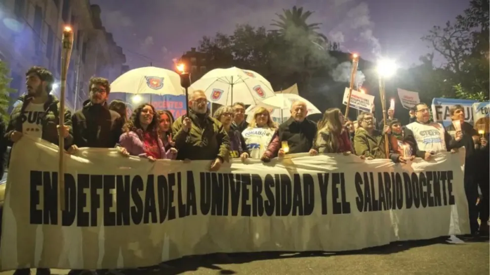 La 5º marcha federal universitaria se realizó en reclamo por el cumplimiento de la Ley de Financiamiento Universitario. 